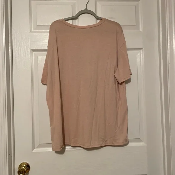 SHEIN Tan Floral Graphic T-Shirt. Flowy, Oversized, and Loose Fit. Soft material - Picture 3 of 4